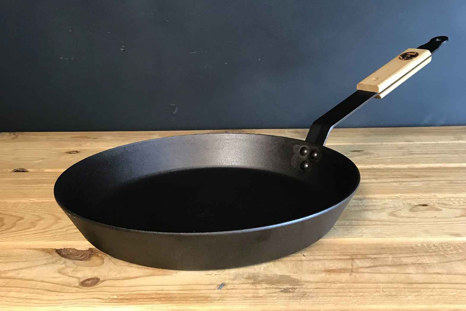 how to measure a skillet